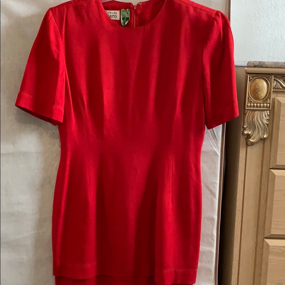 Beautiful red dress with an amazing fit!